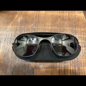 Oakley’s- silver mirrored. EUC with zippered case